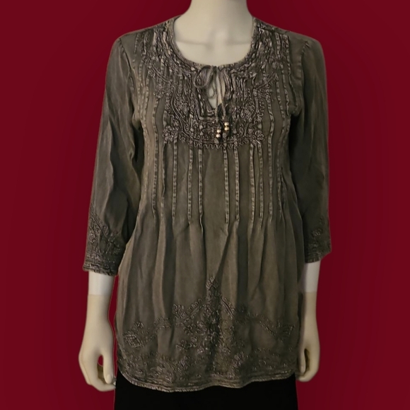 SOLITAIRE Gray Floral Embroidered Pintucked Tie Neck Boho Tunic - Picture 1 of 11